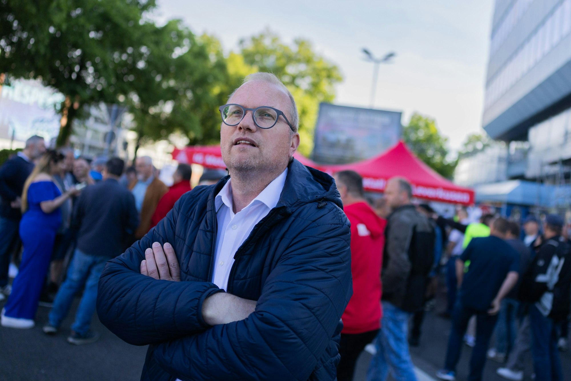 Jochen Ott, der kommende Spitzenkandidat der NRW-SPD (hier im Mai 2025 bei den Kölner Ford-Werken), zeigt sich zuversichtlich.