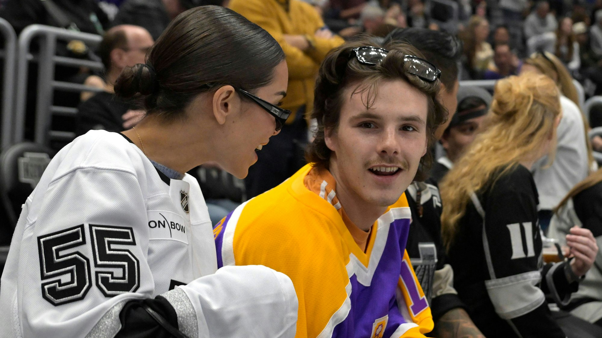 Cruz Beckham und seine Freundin Jackie Apostel bei einem NHL-Spiel.