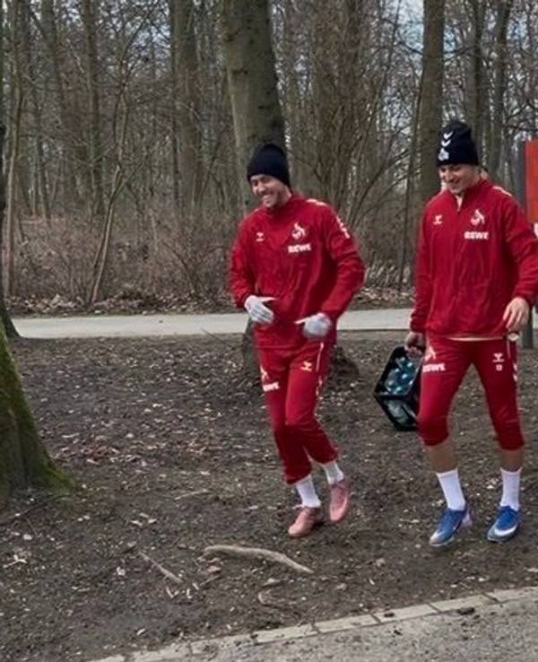 Luca Waldschmidt, Said El Mala und Ragnar Ache auf dem Weg zum FC-Training.
