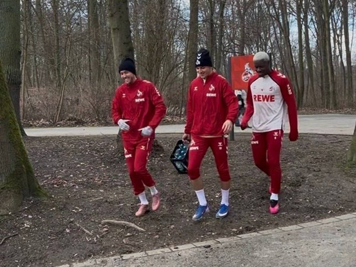 Luca Waldschmidt, Said El Mala und Ragnar Ache auf dem Weg zum FC-Training.