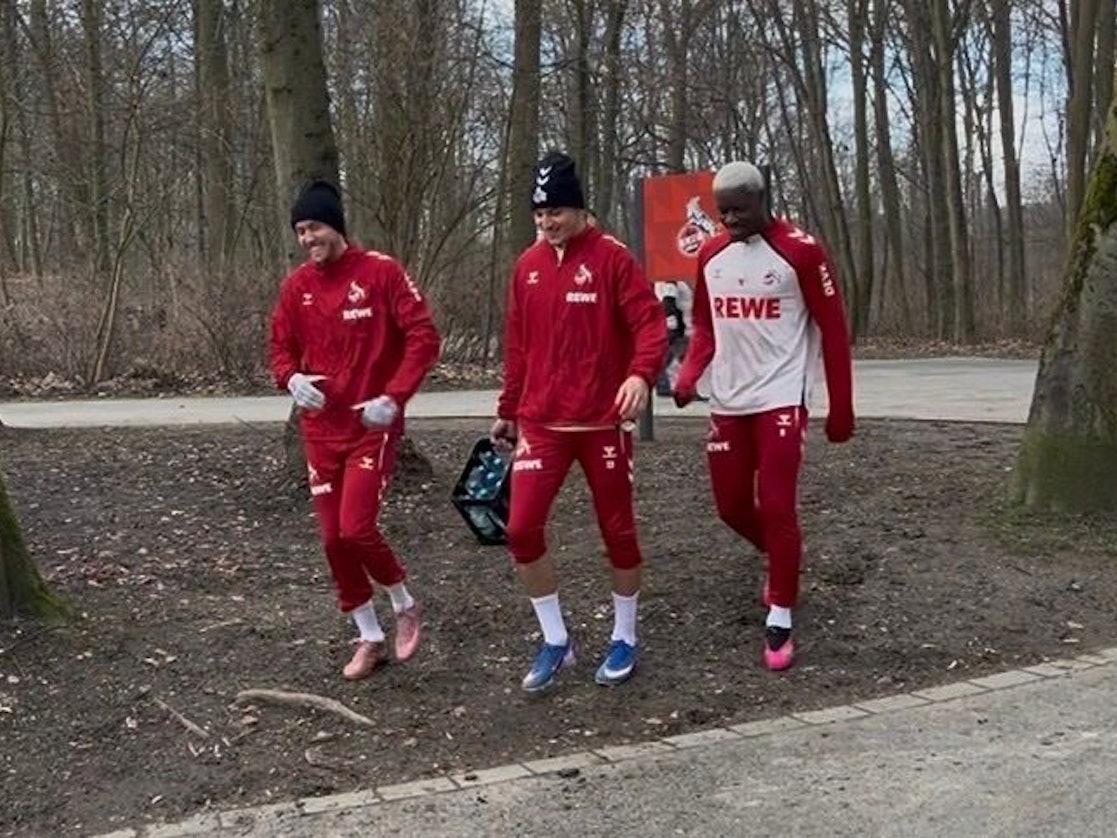 Luca Waldschmidt, Said El Mala und Ragnar Ache auf dem Weg zum FC-Training.