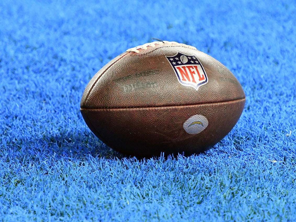 Das Foto dient als Symbolbild und zeigt einen Football.