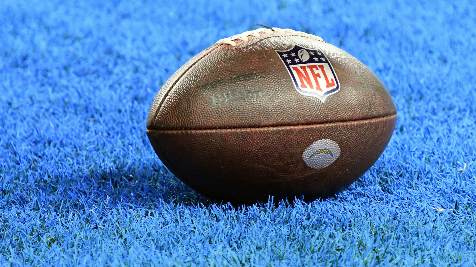 Das Foto dient als Symbolbild und zeigt einen Football.