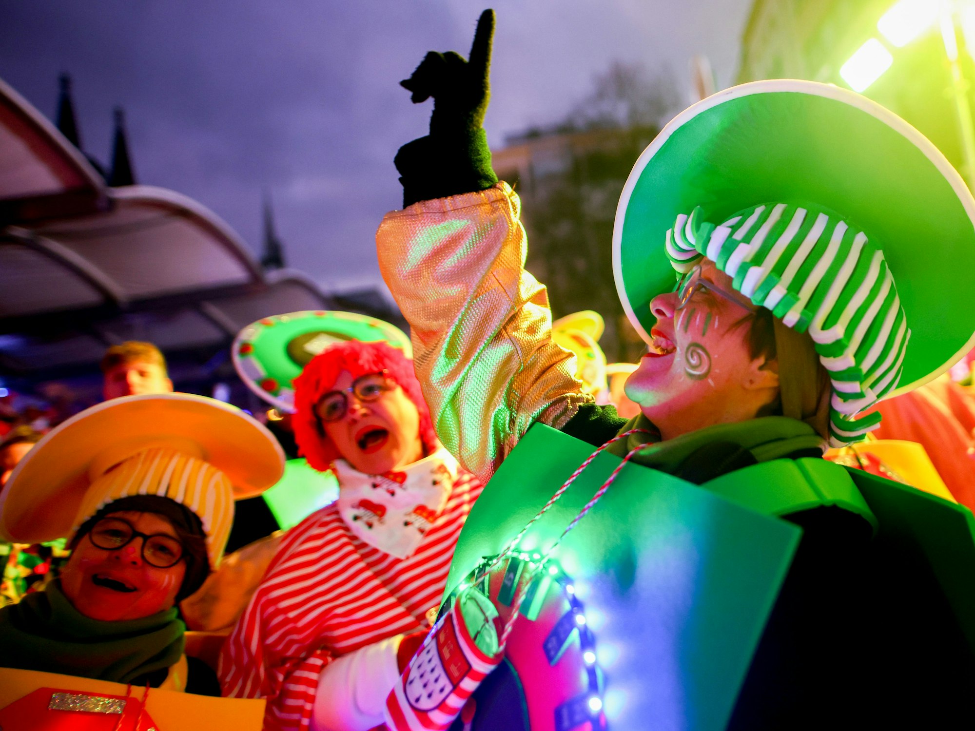 Jecke beim Sternmarsch auf dem Alter Markt in Köln.