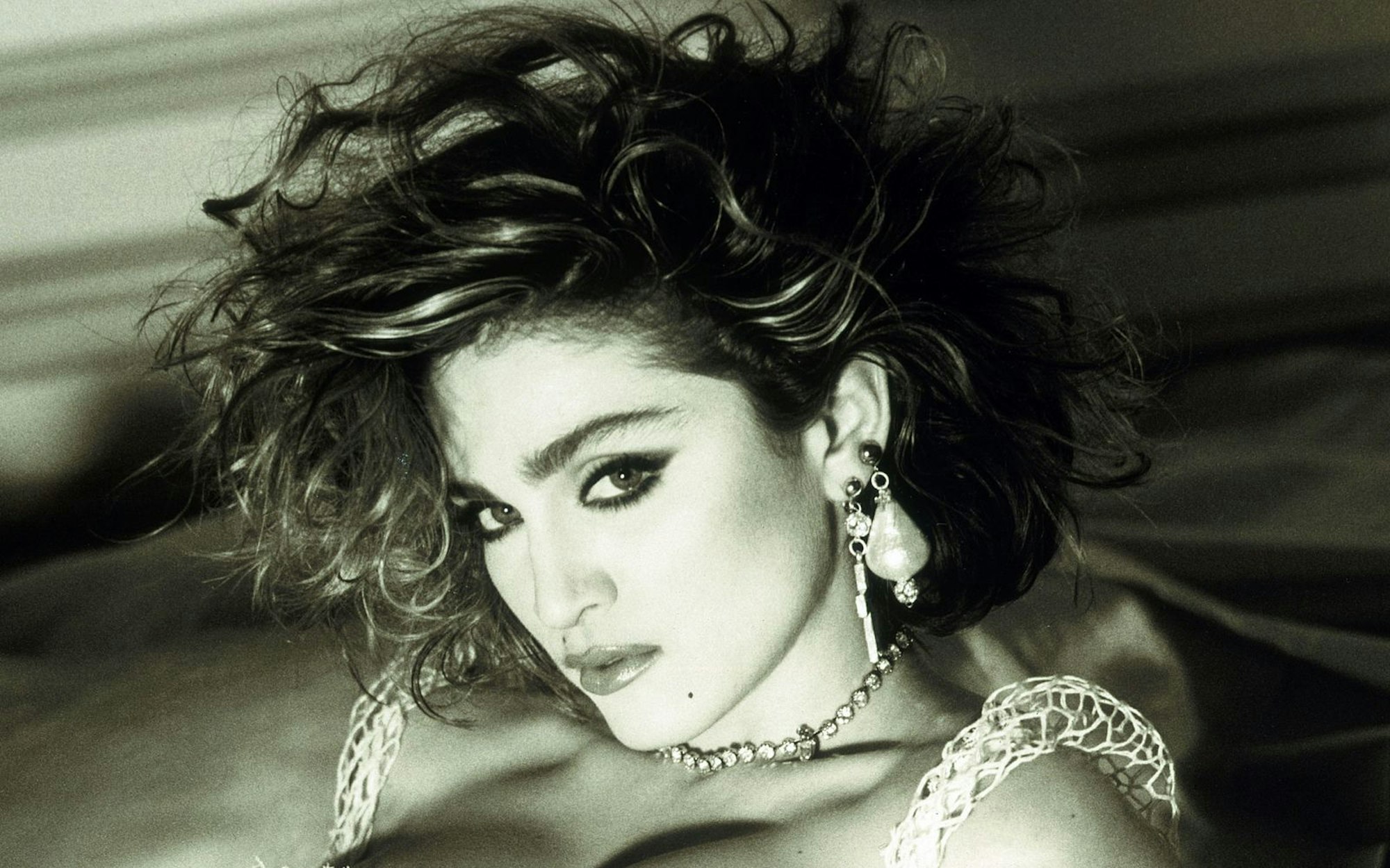 1984 wurde Madonna mit „Like a Virgin“ (Album und Single) zum Superstar. Daran hatte auch eine Garderobenpanne bei den MTV Video Awards ihren Anteil. (Bild: Warner Music Germany)