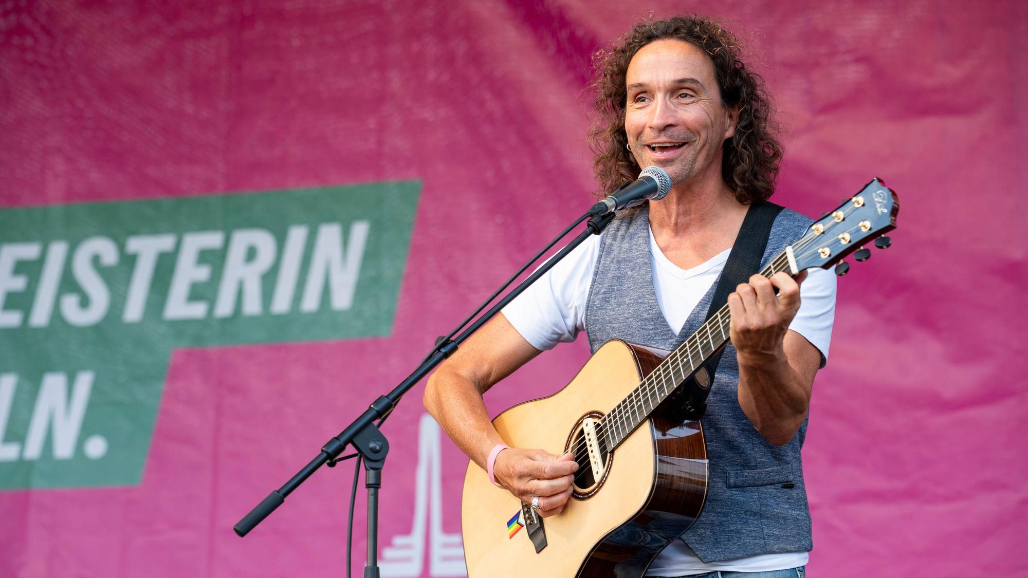 Stephan Brings auf der Bühne.