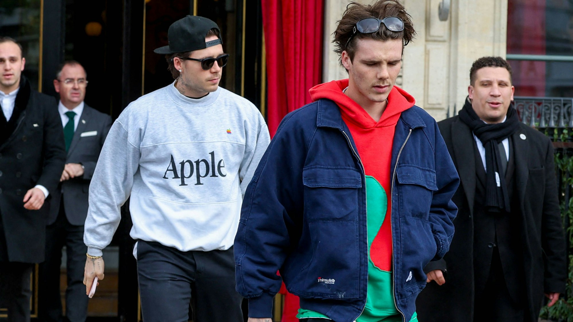 Cruz & Brooklyn Beckham mit Security