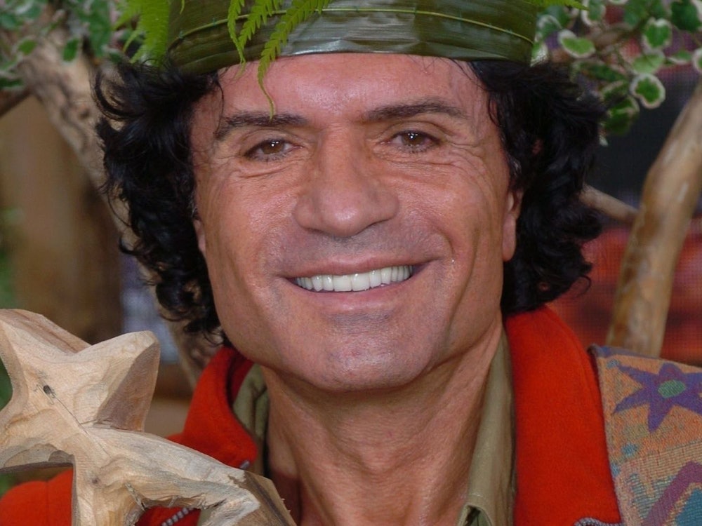 Schlagersänger Costa Cordalis gewann 2004 die erste Dschungelcamp-Staffel. (Bild: RTL / Stefan Menne)