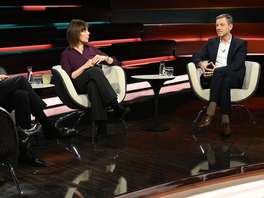 Journalist Holger Stark verriet bei „Markus Lanz“, dass der BND einst Barack Obama in der „Air Force One“ abgehört hat. (Bild: ZDF / Cornelia Lehmann)