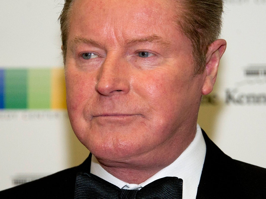 Porträt von Don Henley in Anzug und Fliege