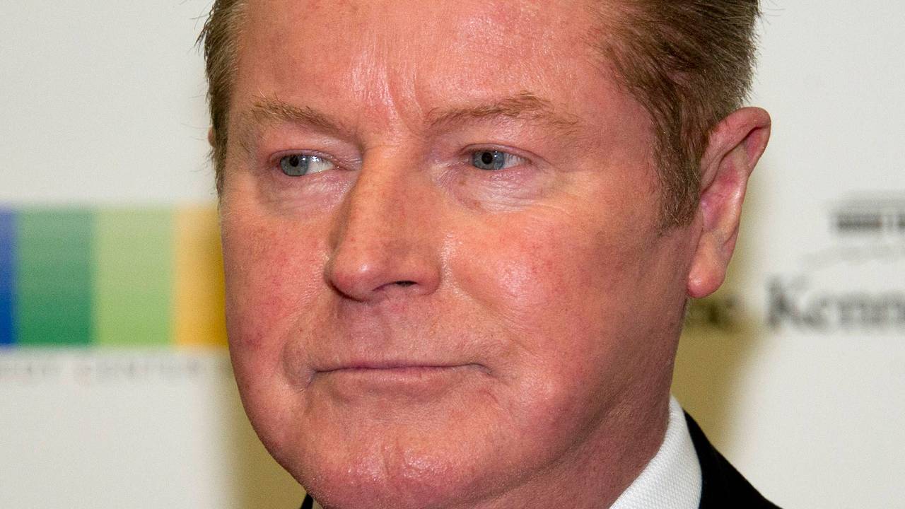 Porträt von Don Henley in Anzug und Fliege