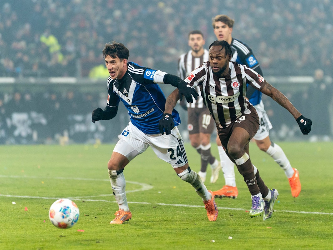 Ricky-Jade Jones im Sprintduell mit Nicolas Capaldo.