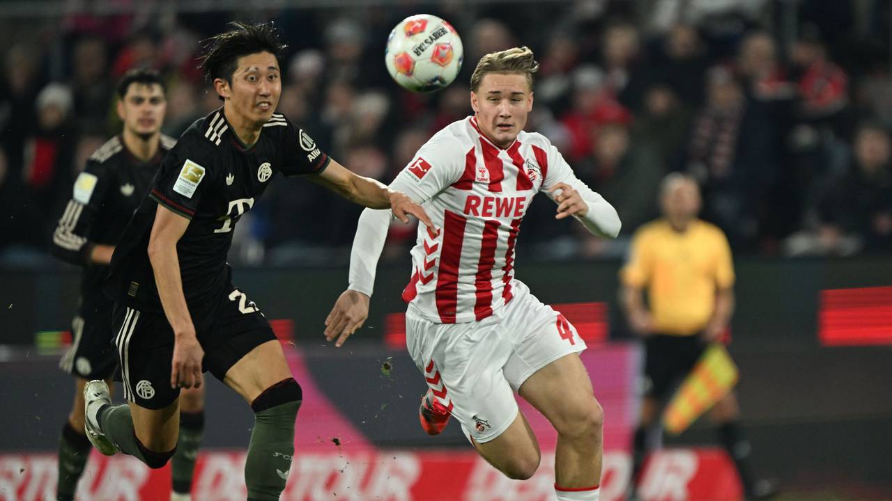 Hiroki Ito (Bayern München) gegen Youngster Fynn Schenten (1. FC Köln) am 14. Januar 2026.