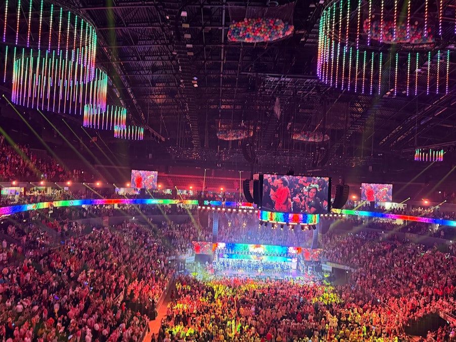 Neue Lichtinstallationen in der Lanxess-Arena.
