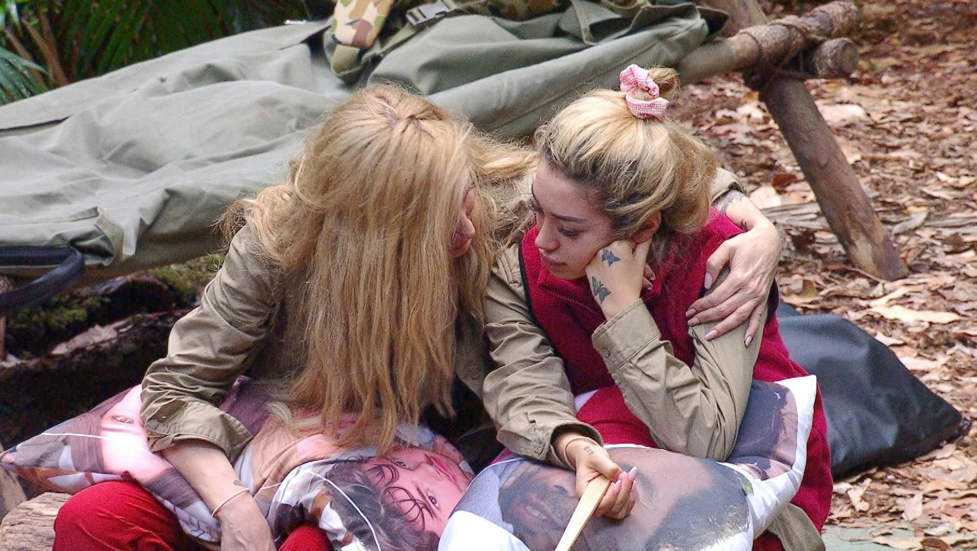 Ariel (r.) zeigte sich gegenüber Mirja du Mont wenig begeistert von Gils Ausführungen.