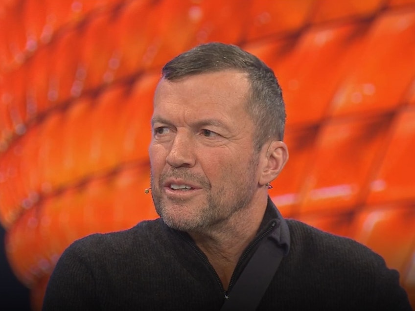 Lothar Matthäus spricht im Studio.