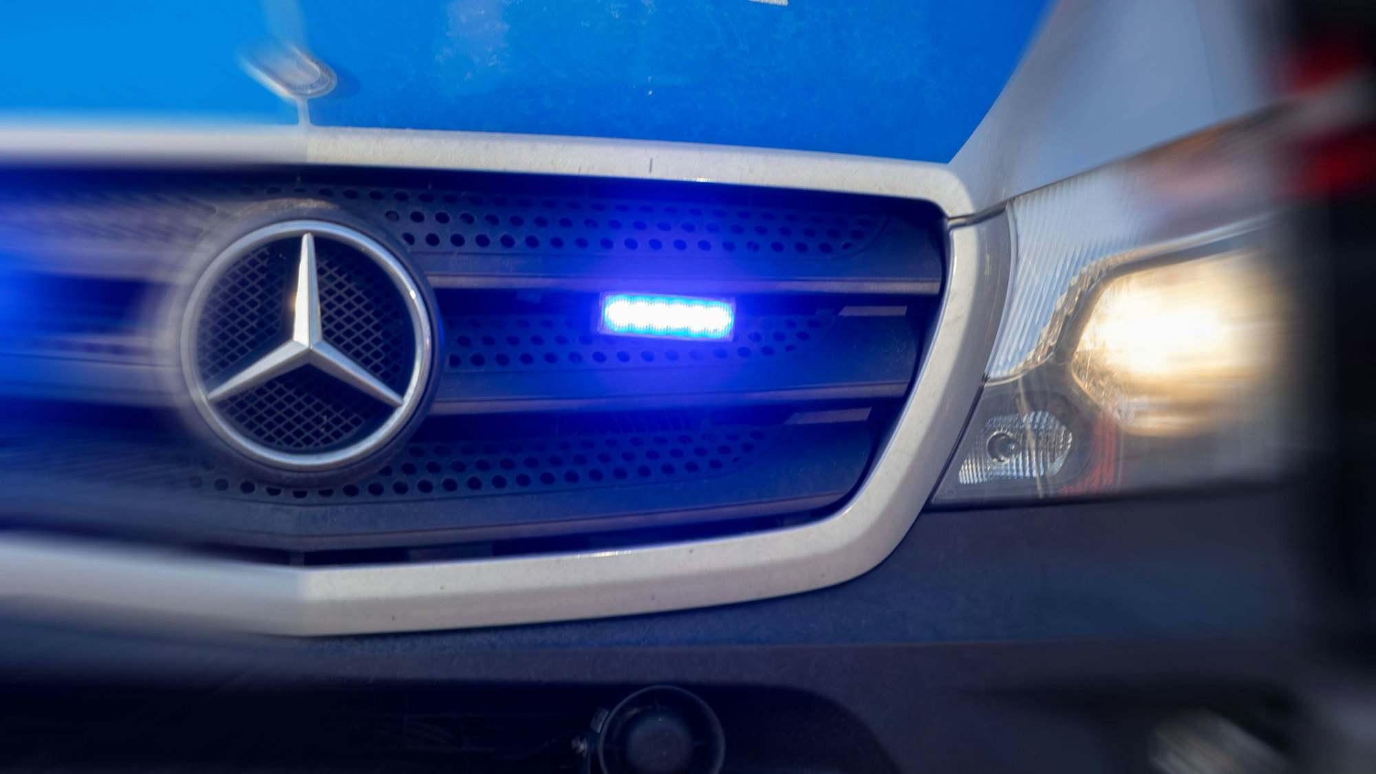 Blaulicht an einem Polizeiauto