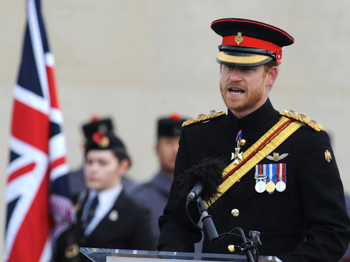 Prinz Harry redet.