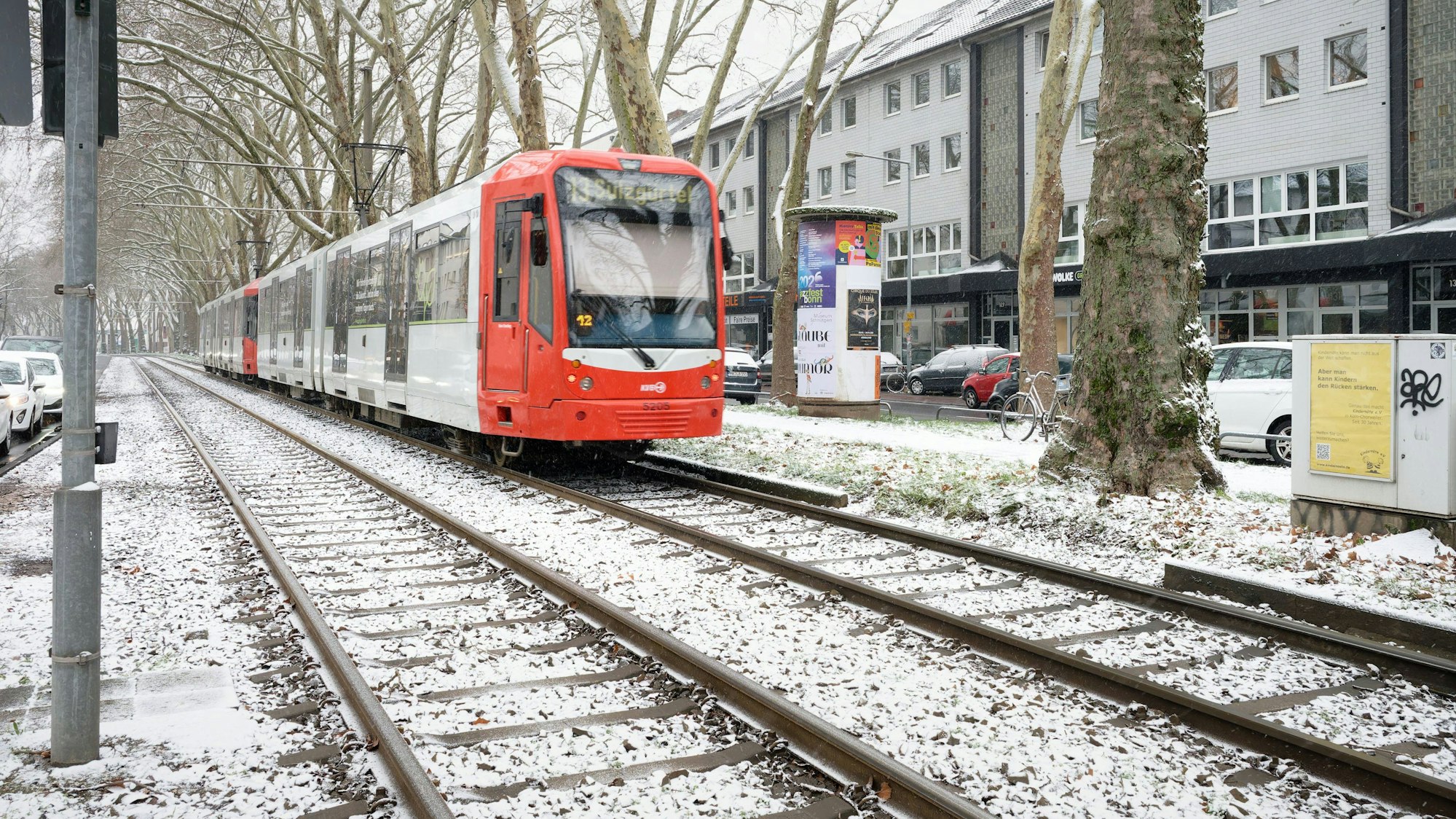 Im wahren Leben leider nicht so kuschelig: die KVB (hier in Ehrenfeld).