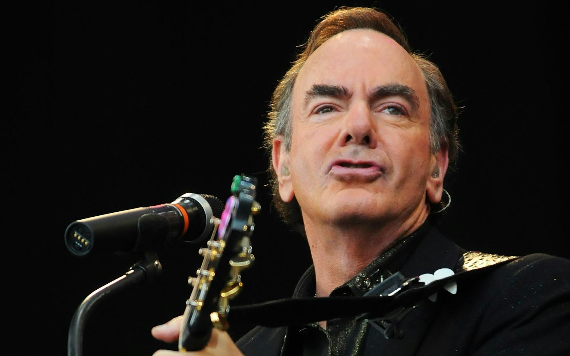 Sehr wahrscheinlich, dass Neil Diamond hier „Sweet Caroline“ singt, seinen größten Ohrwurm. Am 24. Januar wird der US-Musiker 85 Jahre alt. (Bild: 2008 Getty Images/Jim Dyson)