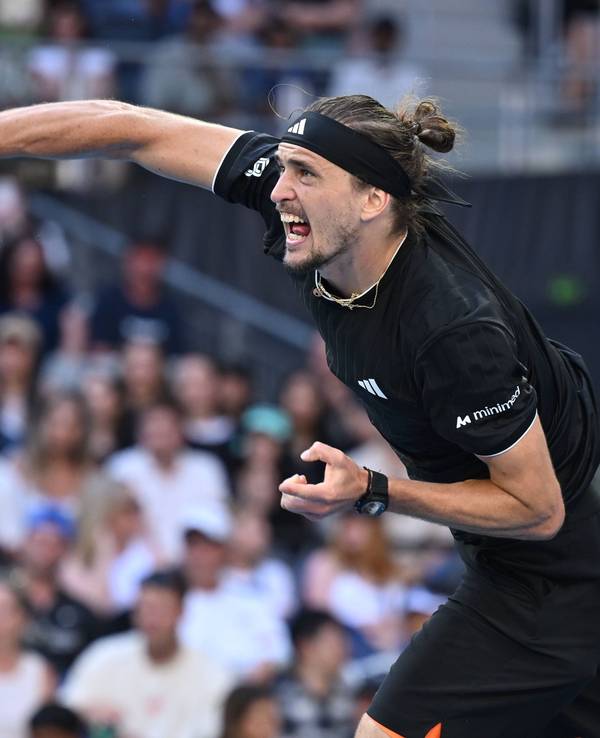Alexander Zverev bei einem beherzten Aufschlag