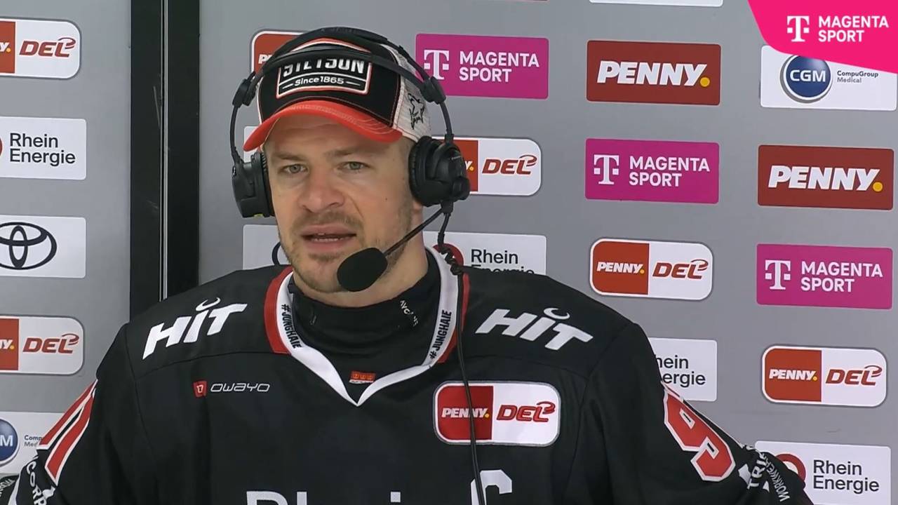 Moritz Müller mit Headset im Interview.