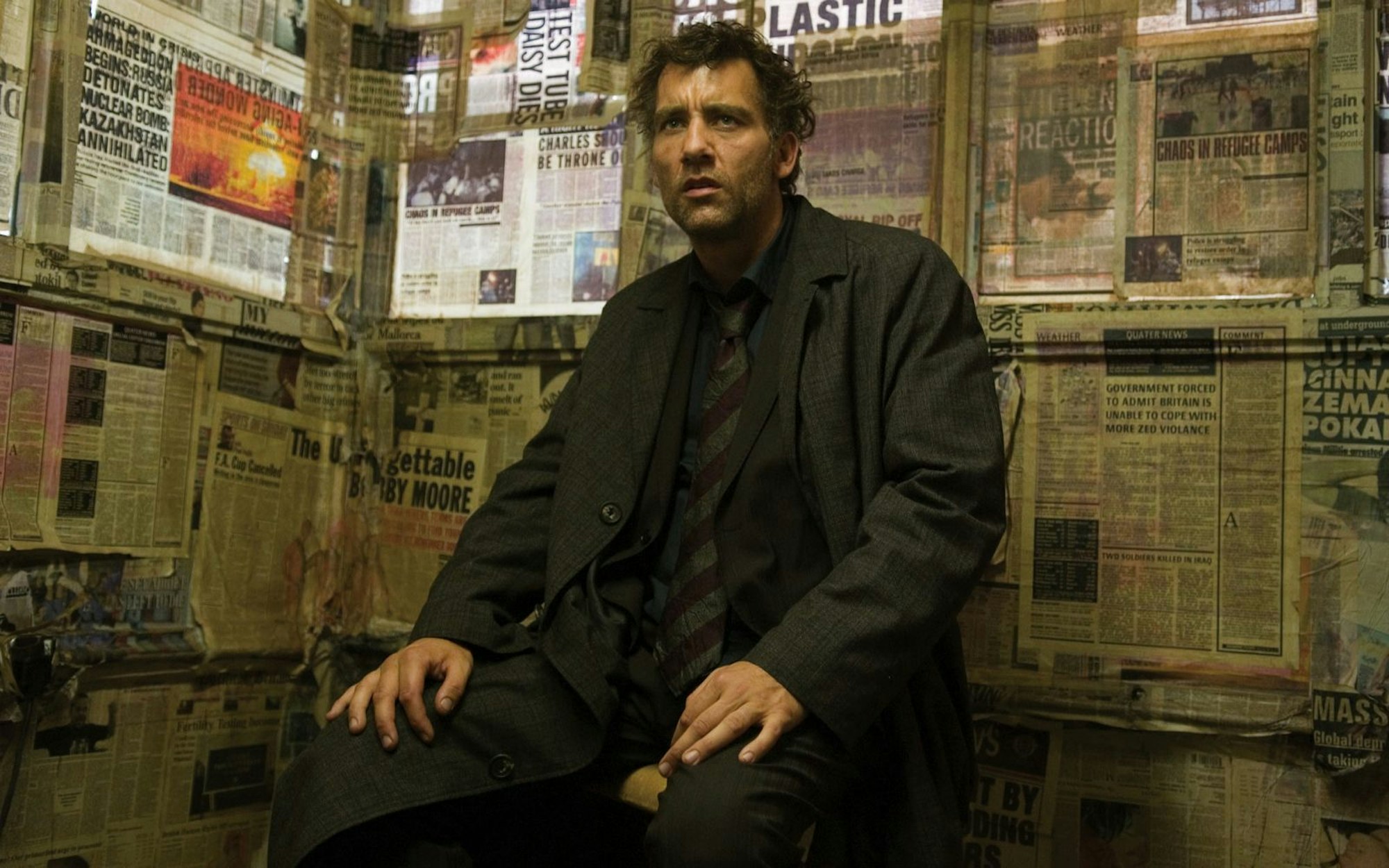 Clive Owen spielt den desillusionierten Beamten Theo, der sich irgendwann doch wieder für die Zukunft der Welt interessiert. (Bild: 2006 Universal Studios / All rights reserved)