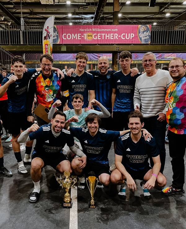 Mannschaftsfoto der Wolgaster Haie beim Come-together-Cup.