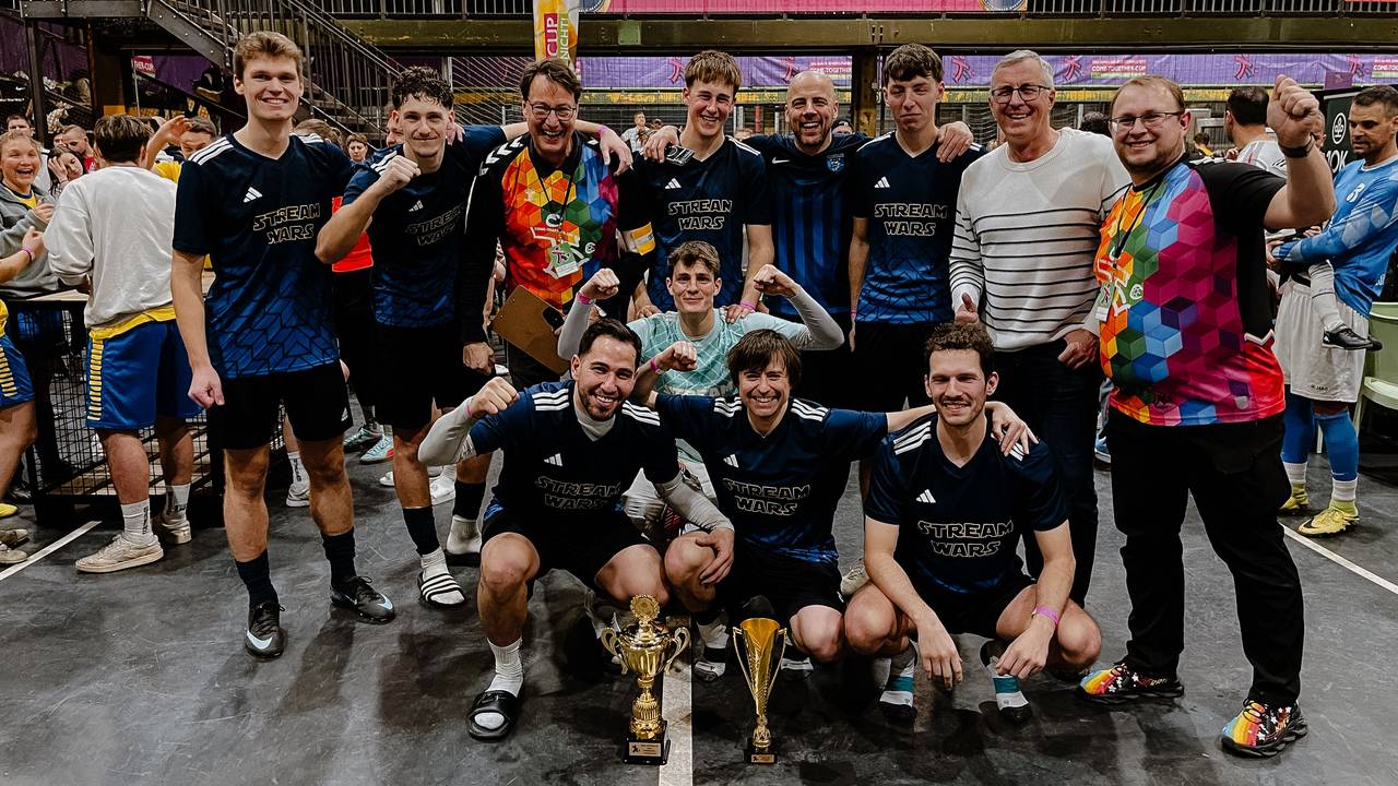 Mannschaftsfoto der Wolgaster Haie beim Come-together-Cup.