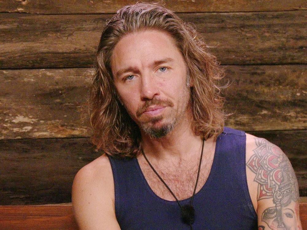 „Gil Schweiger“ nannte das Moderatorenteam Sonja Zietlow und Jan Köppen den Musiker. (Bild: RTL)