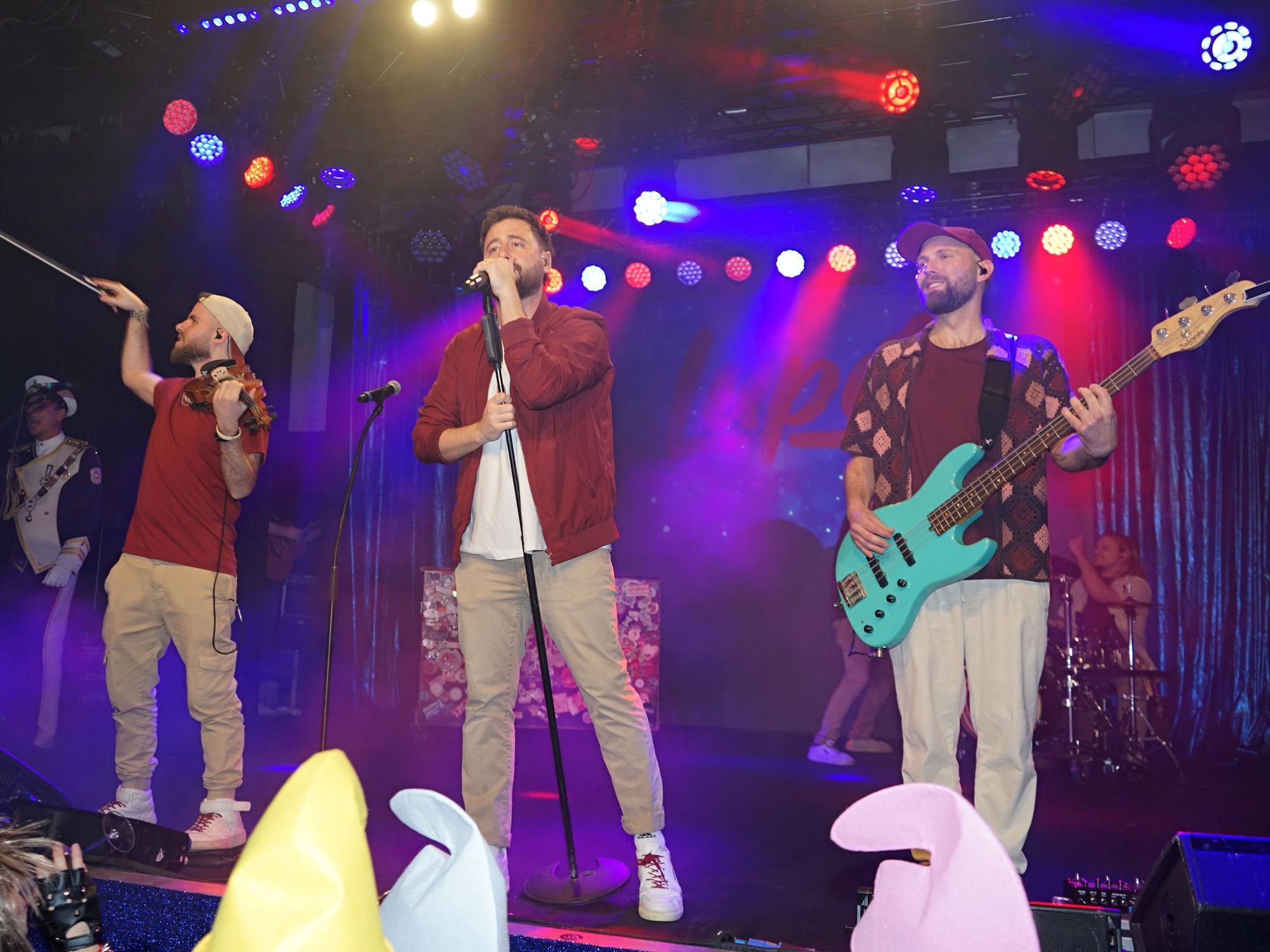 Die Band Lupo beim Auftritt auf der Bühne.