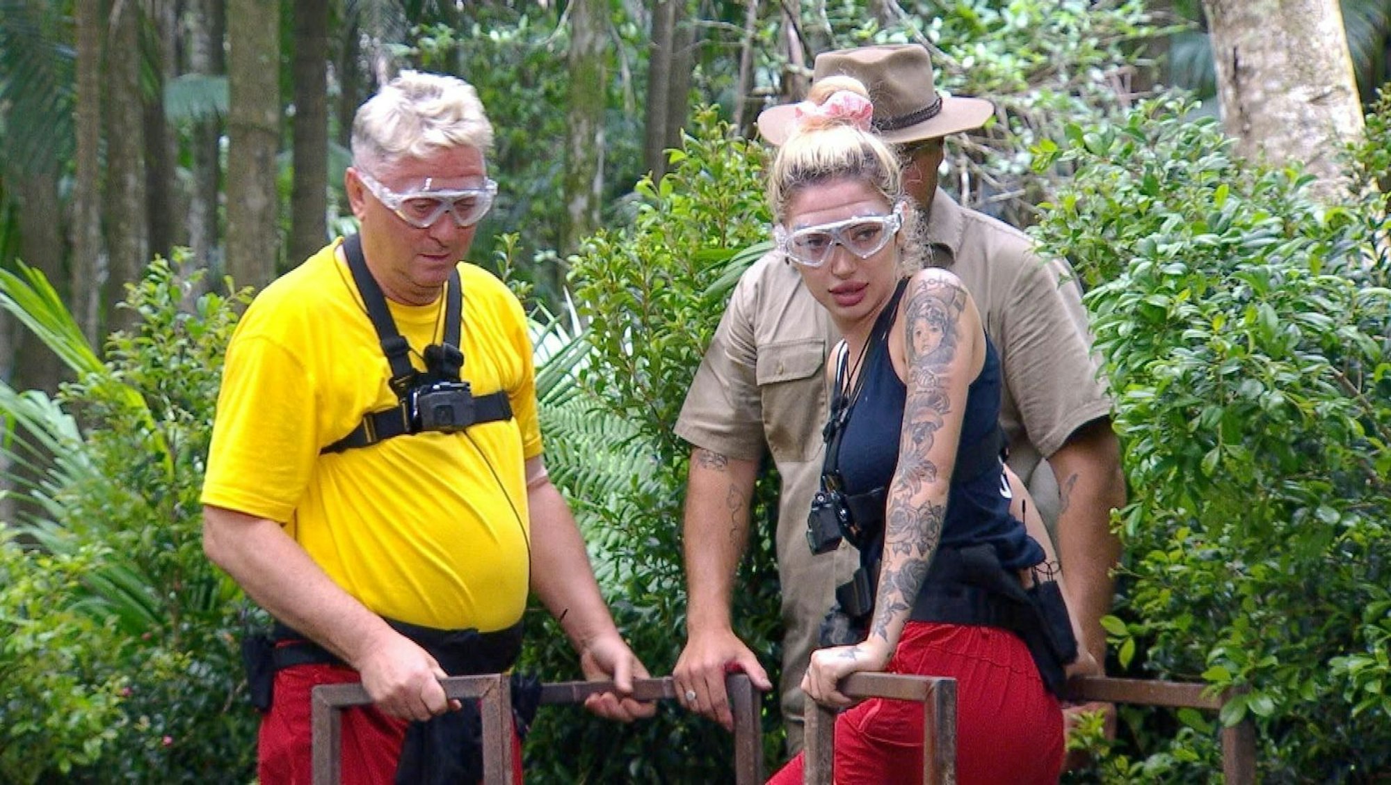 Hubert und Ariel müssen gemeinsam eine Prüfung meistern. (Bild: RTL)