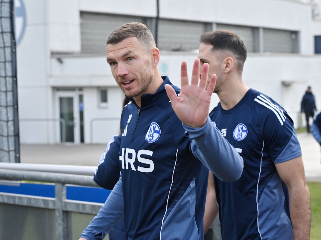 Edin Dzeko beim Training von Schalke 04