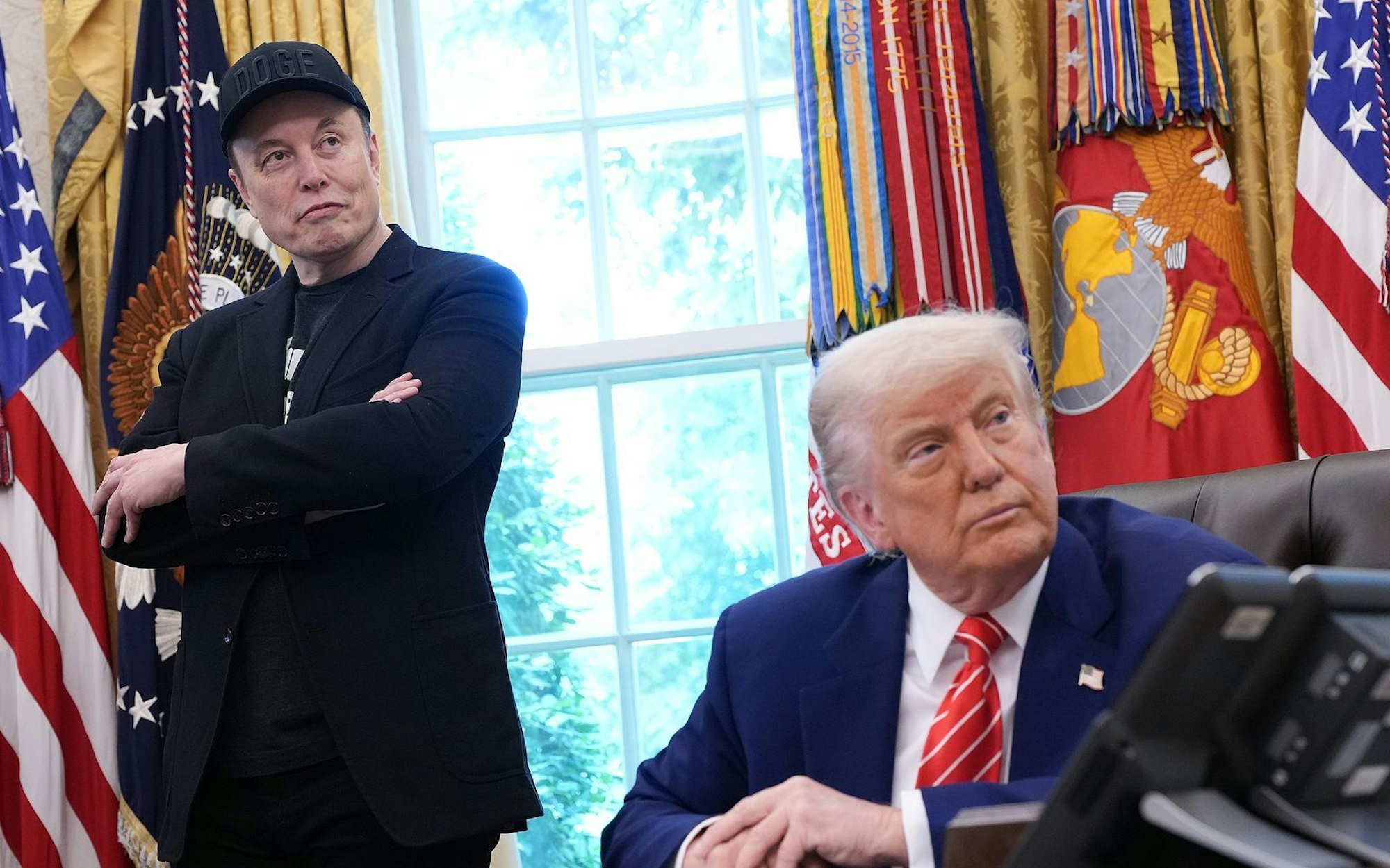 Mit US-Präsident Donald Trump (rechts) weiß Elon Musk einen mächtigen Mitstreiter an seiner Seite. (Bild: Getty Images / Kevin Dietsch)