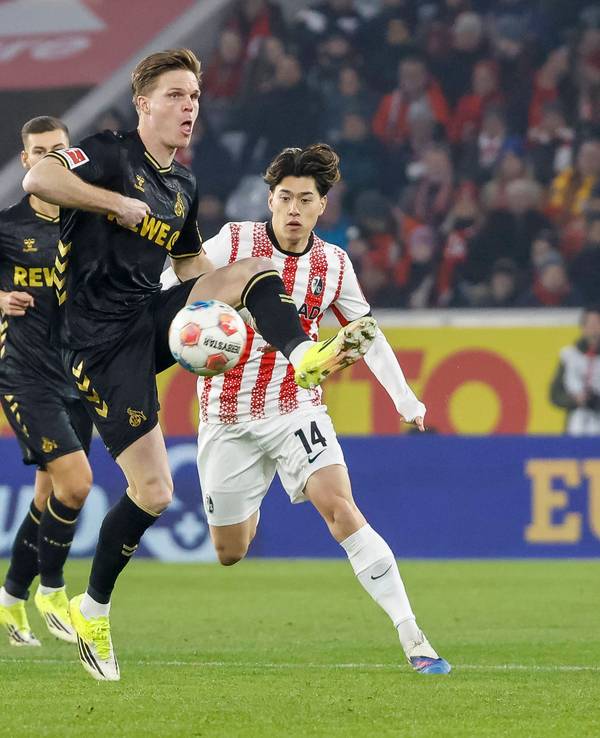 Marius Bülter im Duell mit Yuito Suzuki.