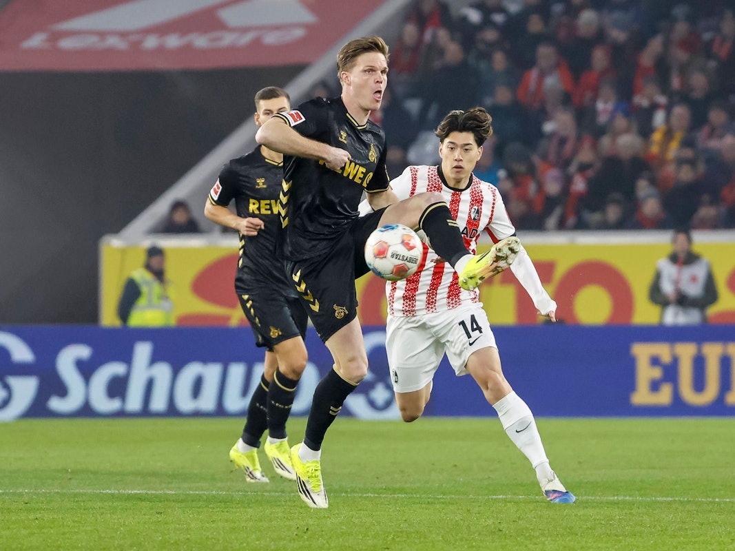 Marius Bülter im Duell mit Yuito Suzuki.