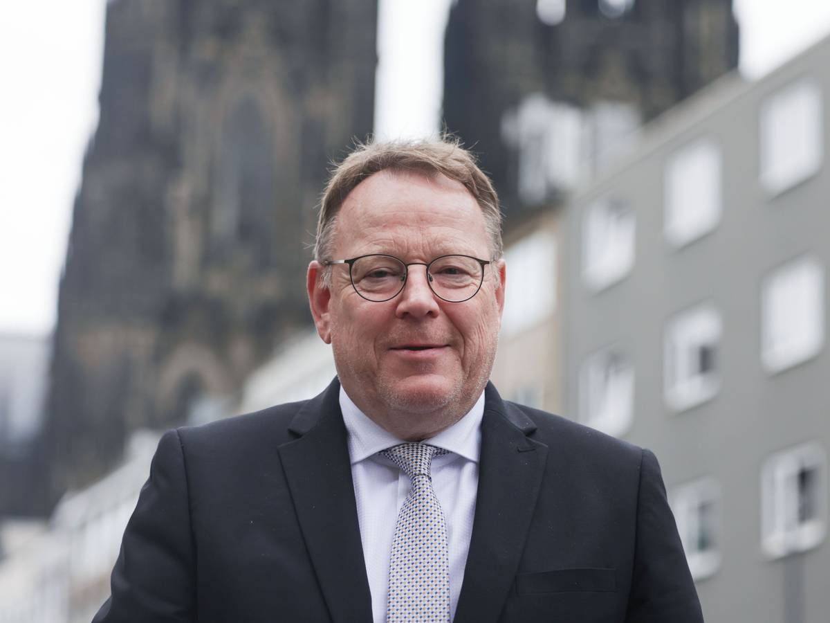 Torsten Burmester (SPD) geht durch Köln