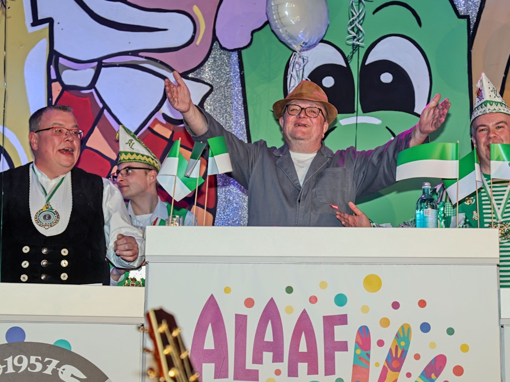 Horst Müller als Sitzungsleiter im Elferrat.