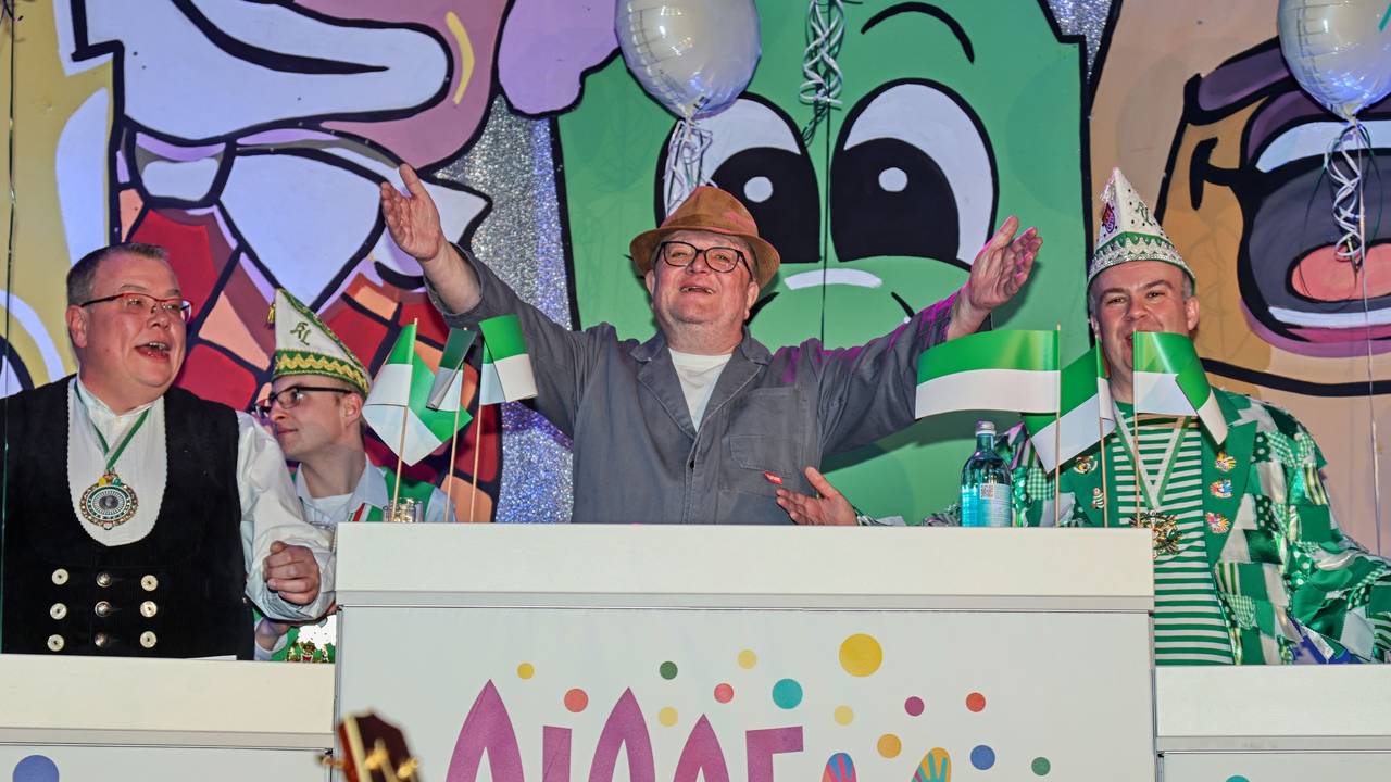 Horst Müller als Sitzungsleiter im Elferrat.