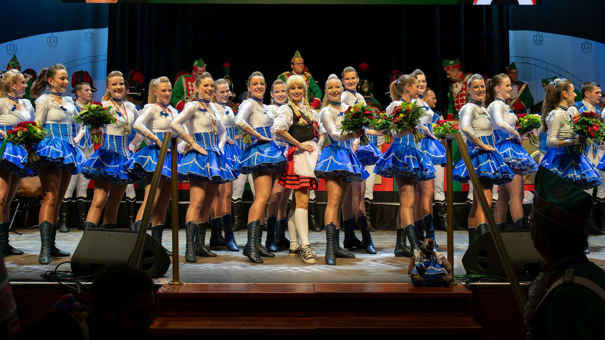 Marie Kathi Kierig tanzt mit den Rheinveilchen.