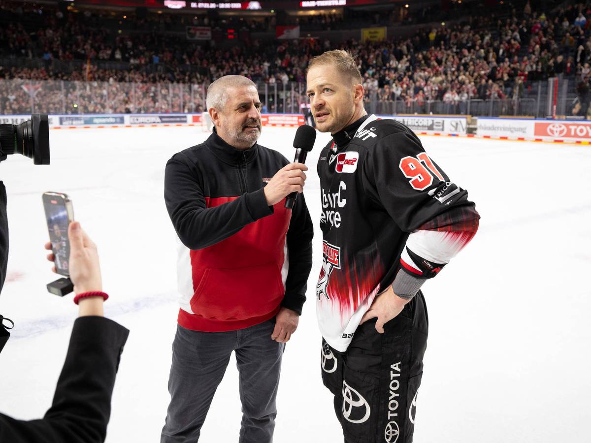 Moritz Müller beim Interview nach einem Spiel der Kölner Haie.