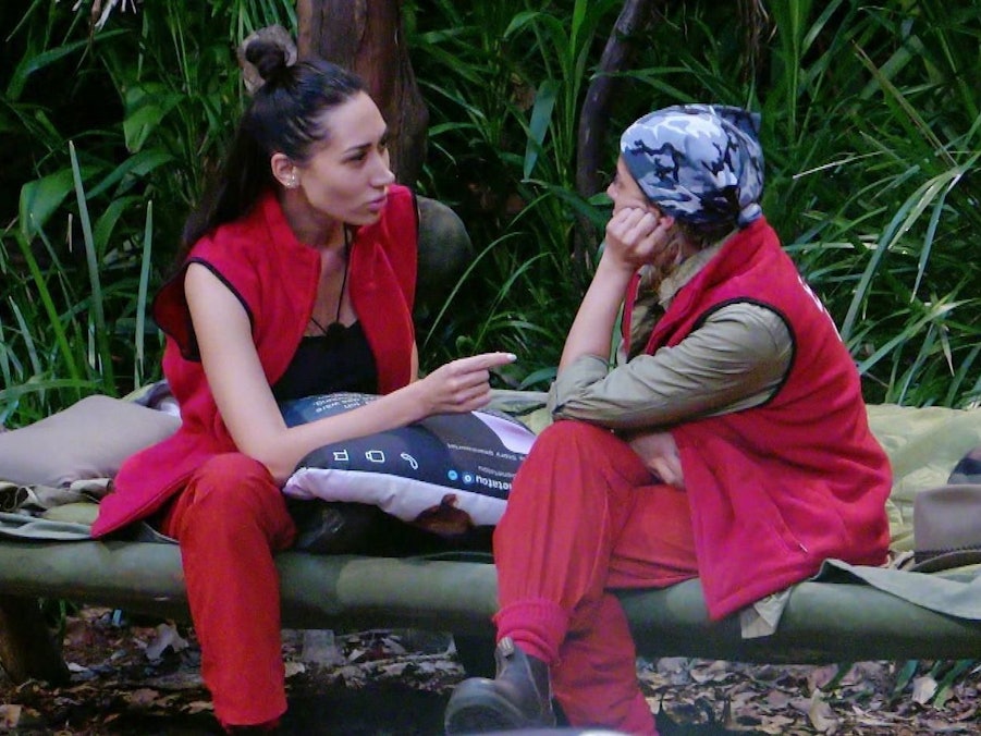 Zwischen Samira und Eva kommt es zu einer ersten persönlichen Aussprache. (Bild: RTL)