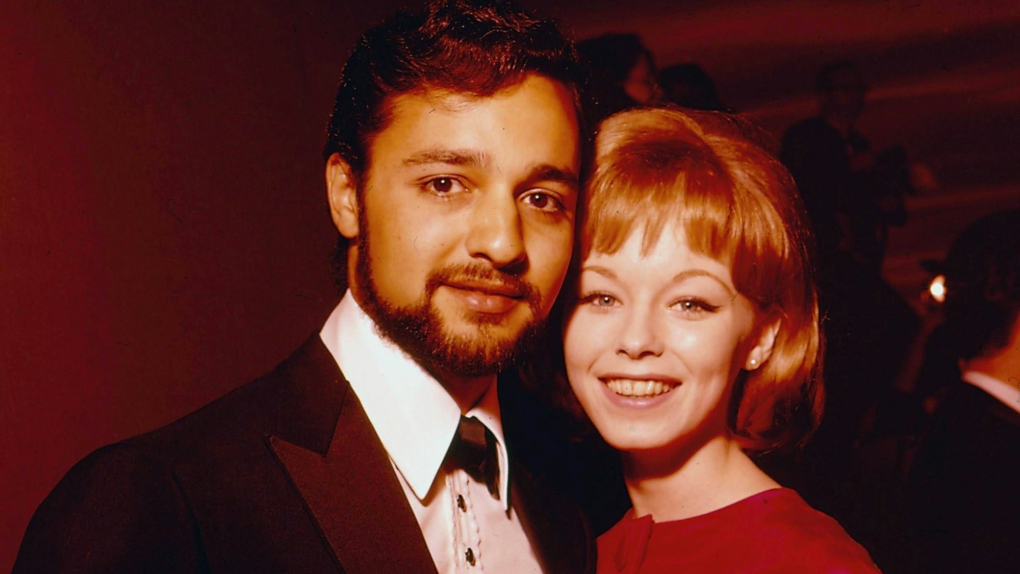 Sal Mineo mit der Schauspielerin Jill Haworth bei einem gemeinsamen Auftritt.