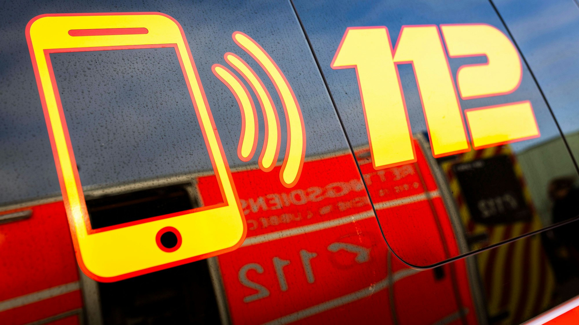 Notruf 112 und Smartphone-Symbol