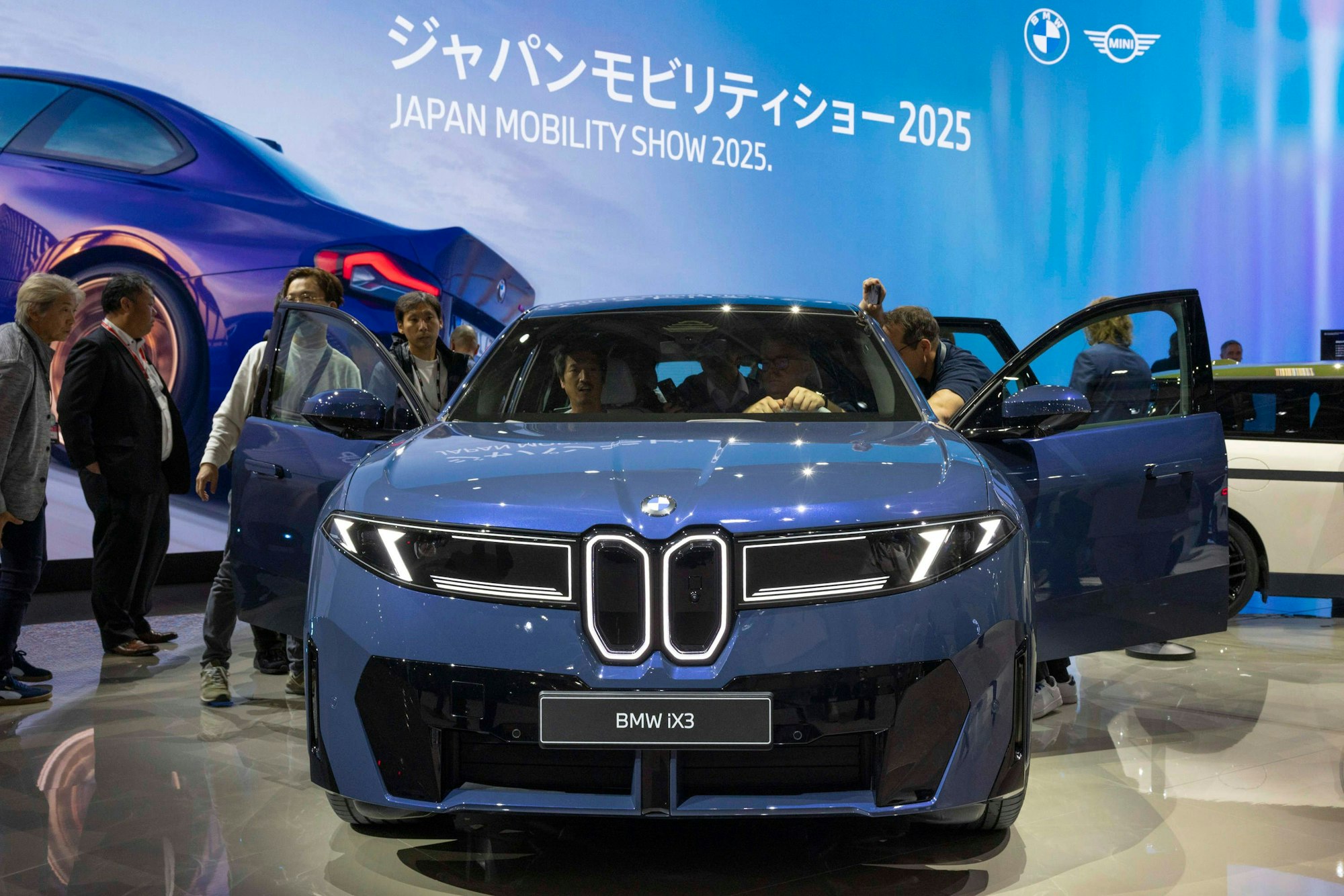 Der BMW iX3 im Oktober 2025 in Japan.