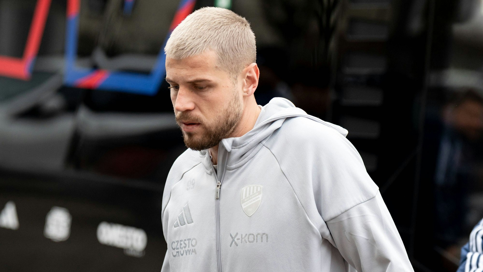 Imad Rondic kommt vor dem Spiel ins Stadion.