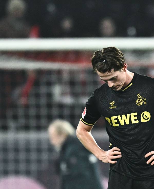 Kölns Jakub Kaminski war nach dem 1:2 beim SC Freiburg am 25. Januar 2026 enttäuscht.