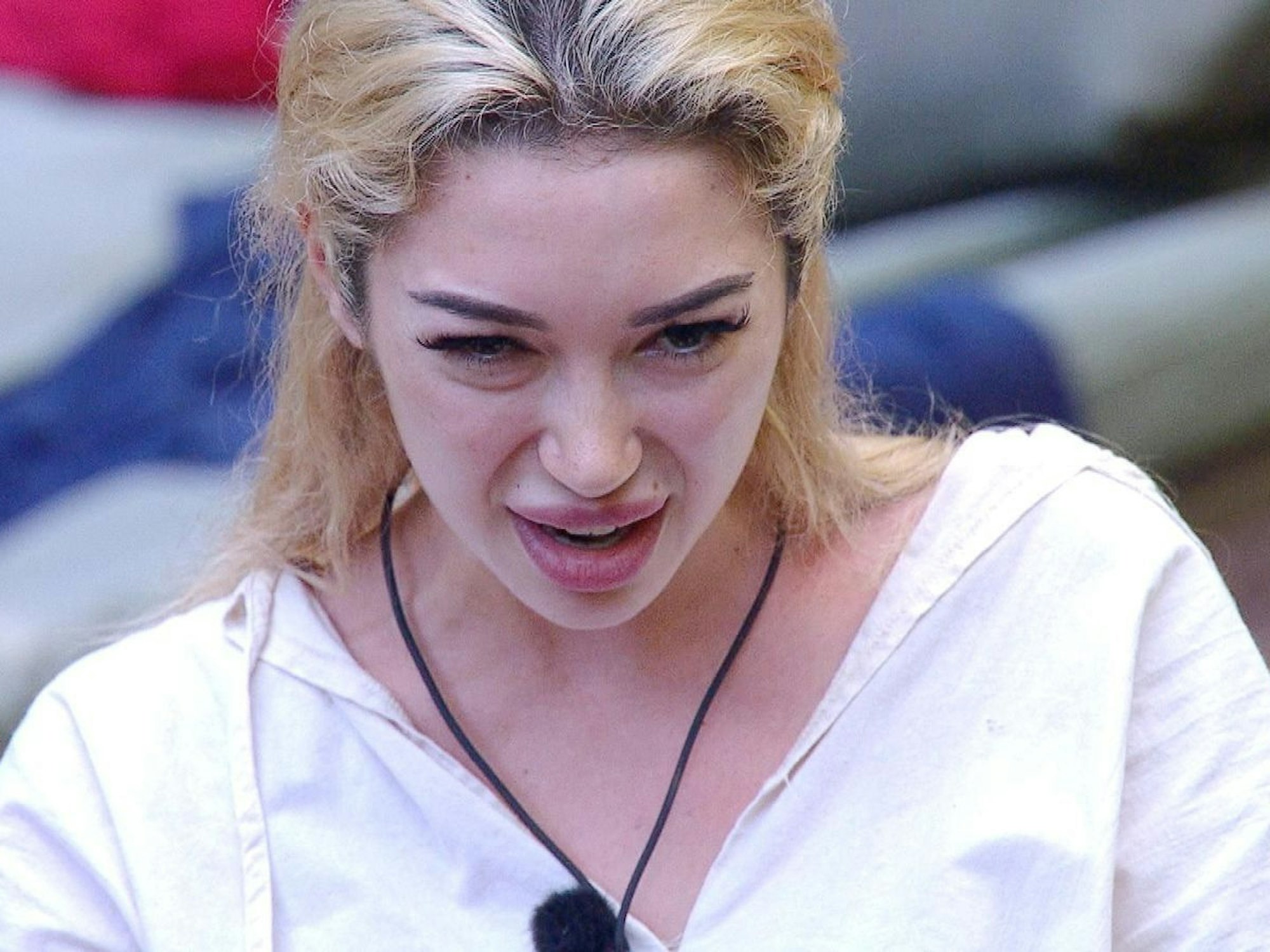 Reality-Sternchen Ariel kommt mit ihrer forschen Art immer weniger bei ihren Mitcampern im RTL-Dschungelcamp an, denn: „Der Beruf von ihr ist Krawall und Remmidemmi.“ (Bild: RTL)