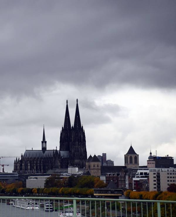 Wolkenhimmel über dem Kölner Dom