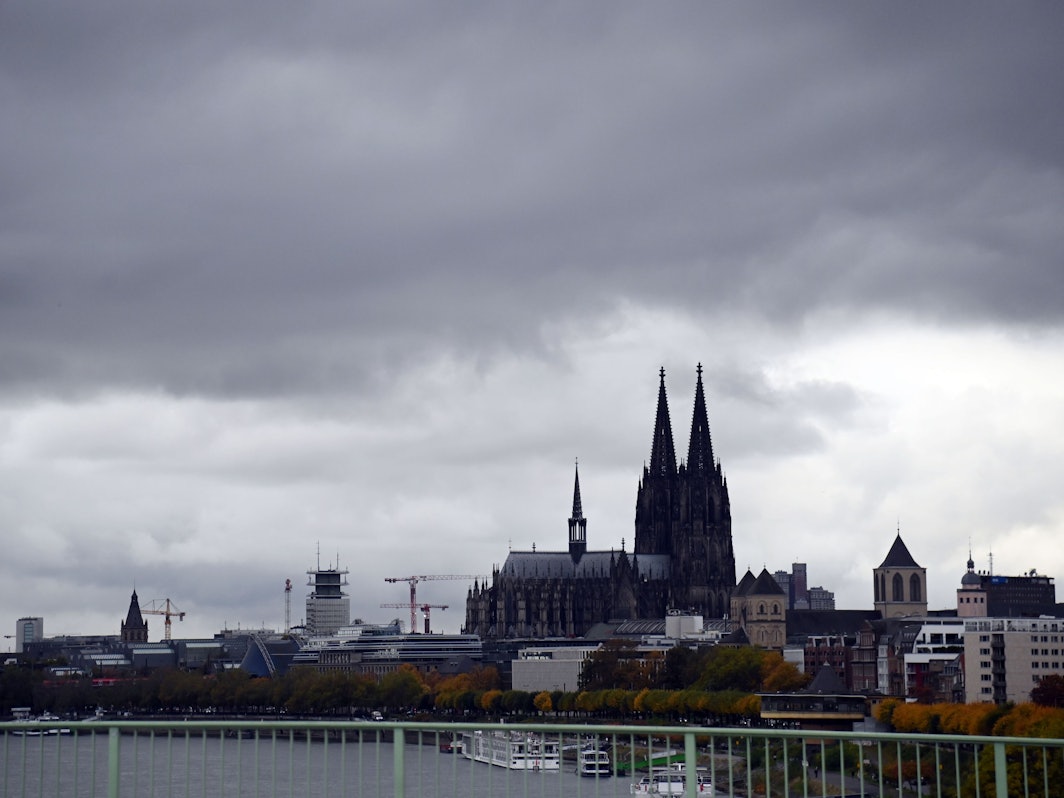 Wolkenhimmel über dem Kölner Dom